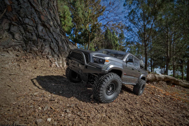 Enduro Knightrunner 1/10 Off-Road Electric 4WD RTR Trail Truck Combo with LiPo Battery & Charger view 3